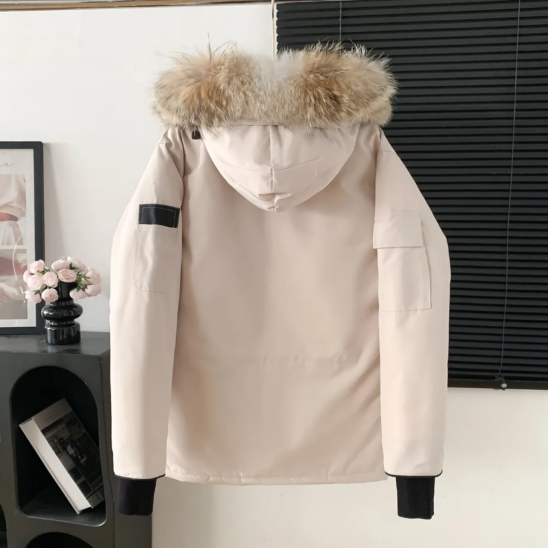 Top version, taken at home. Colleagues please do not pass it off as inferior or stolen pictures! Style number: Y 60-🇨🇦CANADA GOOES 24 styles New Arrival 08 styles/couple styles Factory direct supply: supplying global purchasing agents, micro-businesses, entities, Tmall. Premium stalls and studio cooperation, free Drop Shipping! The 2008 Canada Goose Expedition parka is the same style for men and women. It is mid-length and the most classic style in eternity. The Arctic and Antarctic scientific expedition teams and others choose Canada Goose as their cold-proof equipment. It is the Rolls-Royce of down jackets. ➖ Industry-leading anti-counterfeiting chip sensing. ➖ Imported Behringer embroidery machines and customized embroidery labels, the highest level and industry leading. ➖ Imported Korean 21-count polyester-cotton blended original fabric, TC 85 waterproof coated fabric, water-repellent, windproof and Wear-Resistant. ➖ The new national standard 80 white duck down has an average down filling of grams. The amount of down filling is industry-leading. ➖ 100% nylon lining with double double-layer sealing design to prevent velvet running, and seamless thread design on the cuffs! ➖ Western Canadian Green Wolf Collar. ➖ Yoshida YKK provides original factory-customized electroplated sliders. YKK two-way lockable zippers are tight and smooth and do not peel off paint. ➖ 3M composite Velcro is durable and the accessories and hardware are all custom-made. Note: Our copywriting is only simple and clear. Instead of bragging about the copywriting, it is better to compare and understand with samples. Only for the purest goose, the most dedicated, the most professional, the highest quality, the highest cost performance! Color: White Cream White Azure Red Blue Gray Camouflage Navy Blue Black Gray Black Label Pink SIZE:XS-XXL